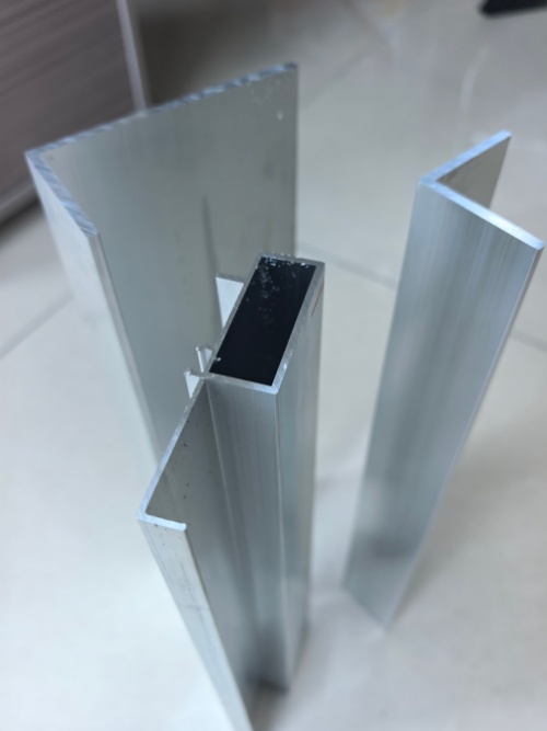 Equal Leg Aluminium Angle Profile Equal Leg Aluminium Angle Profile