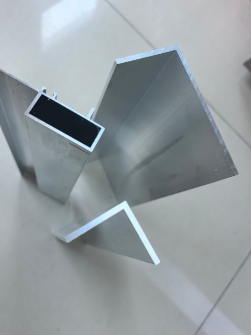 6063 T5 Anodized Aluminium Angle Profile 6063 T5 Anodized Aluminium Angle Profile