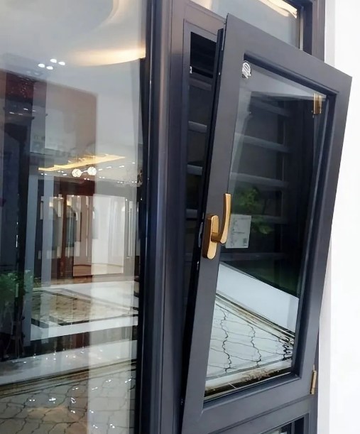 Fire-resistant aluminium window profile cross-section with reinforced chamber walls Fire-resistant aluminium window profile cross-section with reinforced chamber walls